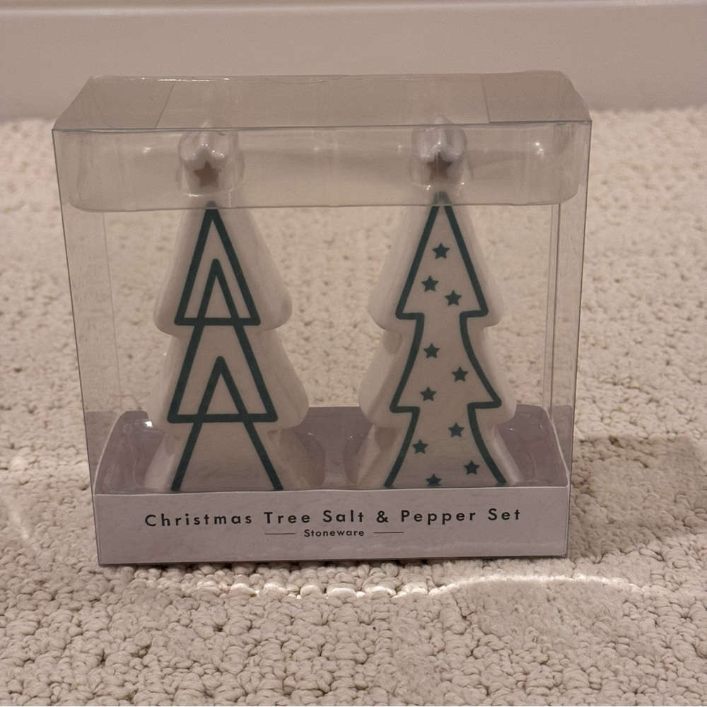Thirstystone ChrismasTree Stoneware Salt n Pepper Shaker White n Green Color New